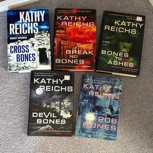 Kathy Reichs Paperback Book Set - Bones Series (Blue, Red, Green, Black)